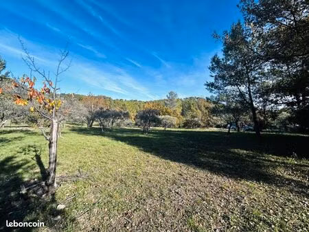 terrain 1 622 m² flayosc