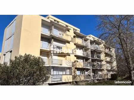 brignoles - jolie vue sur le parc de 2 hectares dans une copropriété bientôt fermée avec p