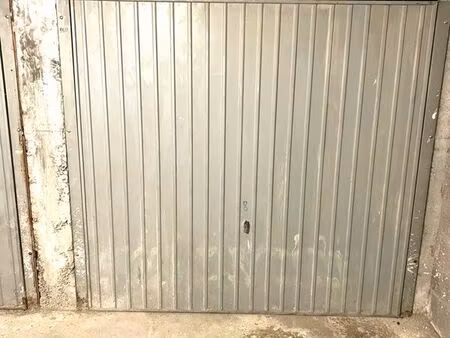 ? . ?️ box / place de parking - 12 m2