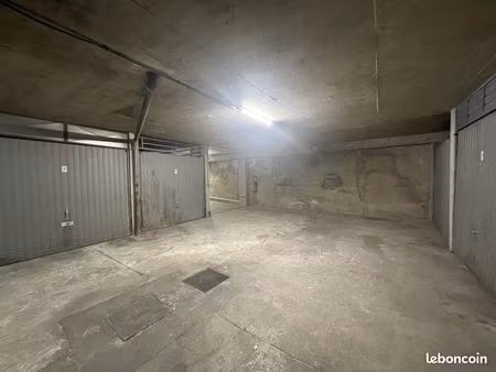 parking/box 1 pièce 11 m²