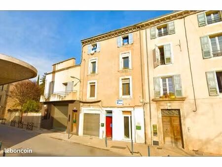 local commercial centre apt