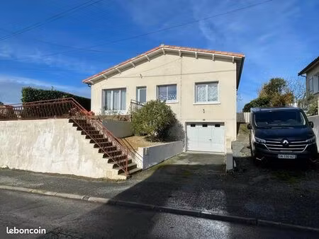 maison centre chef boutonne