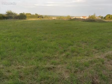 beau terrain 1600 m² à 15 km au sud de niort