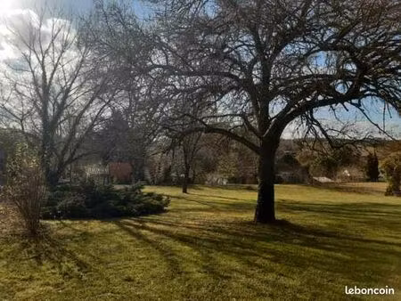 terrain 1 643 m² lescout