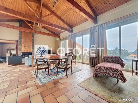 maison 7 pièces 196 m²