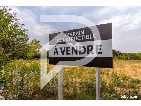 terrain 300 m² rians