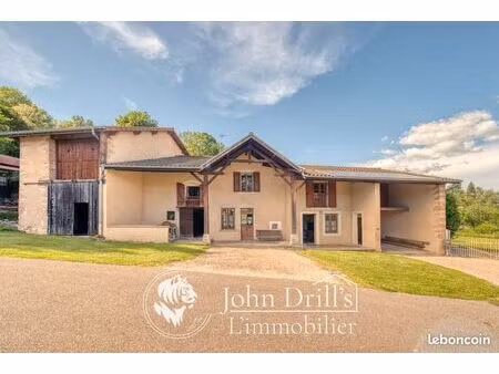 maison 5 pièces 3 chambres ; terrain 9489 m2