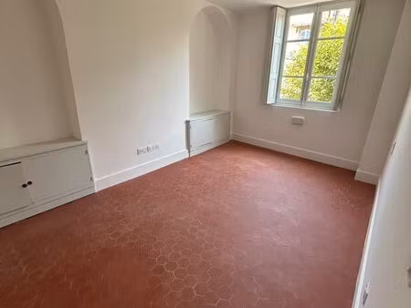 appartements entièrement rénovés proche des halles