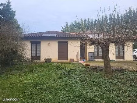 villa avec piscine à labastide gabausse