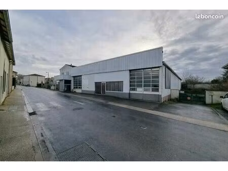 local commercial 700 m²