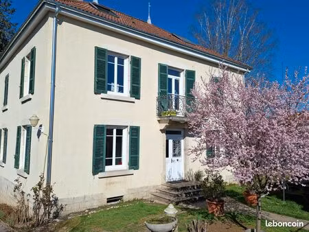 grande maison de maître / familiale + dépendance