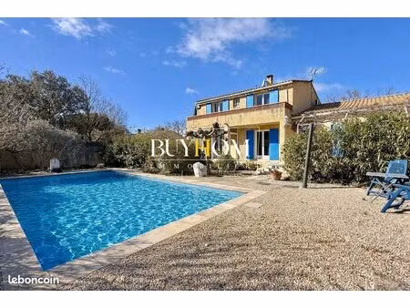 propriété 5 pièces 143 m²