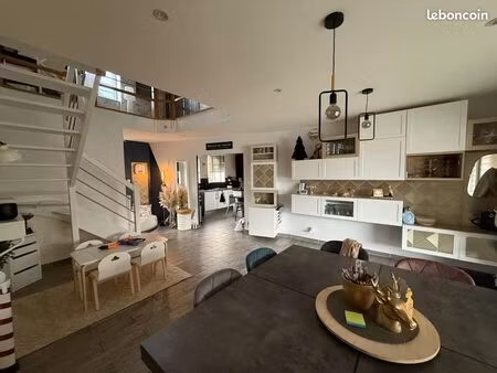 maison 8 pièces 206 m²