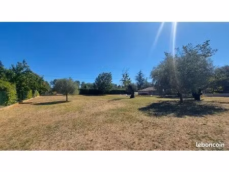 terrain 1177 m² callian
