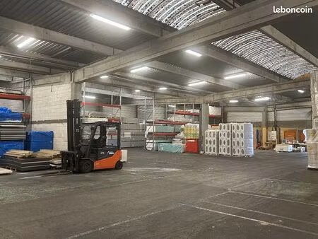 local industriel 4 700 m²