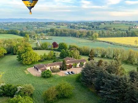 ancienne ferme bressane entièrement rénovée  5 8 hect de terrain  piscine