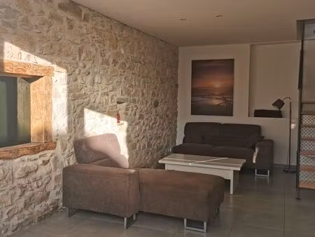 maison de village en pierres meublée