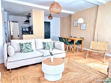 t2 rénové et meublé en centre ville de carpentras