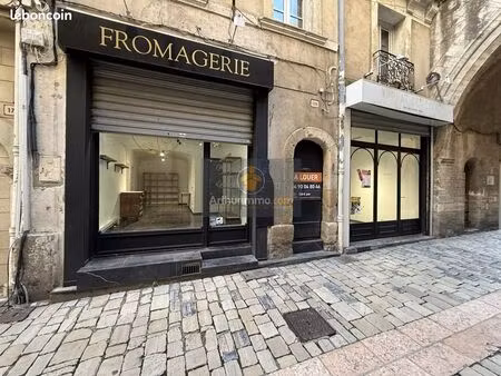 local commercial 60 m² apt