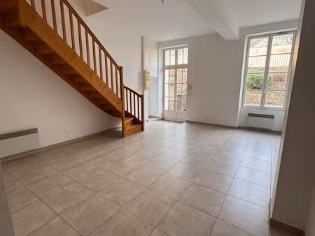 appartement t3 duplex + parking 74m2 fontenay le comte prix: 86 400 fai