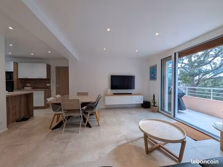 t3 rénové en dernier étage – 58 35m² + terrasse et loggia – toulon ouest / pin d'alep