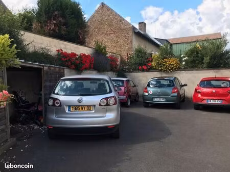 maison de rapport en très bon état avec 3 apparts avec parking privés