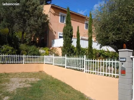 villa récente avec vue panoramique
