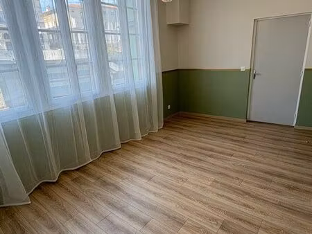 bureau / cabinet à louer centre-ville castres – vue agout – idéal indépendant / profession