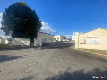 bureau 14 m² dans pépinière d'entreprise