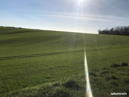 ensemble foncier avec lac et bois sur 18 5 ha