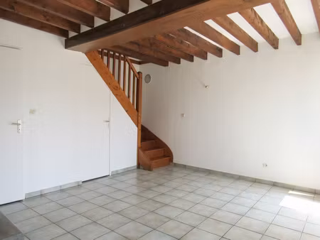 appartement f2 en duplex avec parking - le vaudreuil