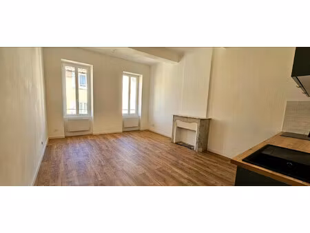 t2 rénové 48 m² – centre de flassans – parking couvert s?