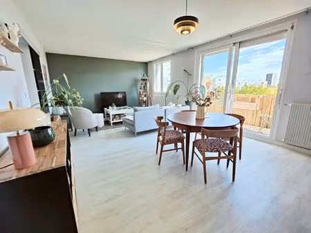 t4 rénové  lumineux  cave  proche tram+ commodités