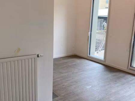 à louer – superbe 2 pièces avec terrasse – résidence récente 2021