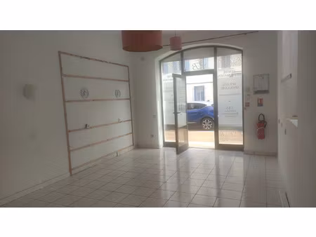 la seyne sur mer 2 locaux commerciaux avec stationnements