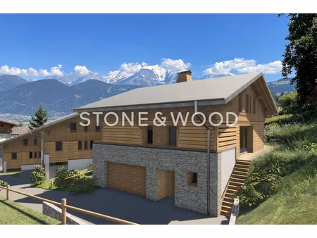 chalet avec vue panoramique sur les sommets alpins