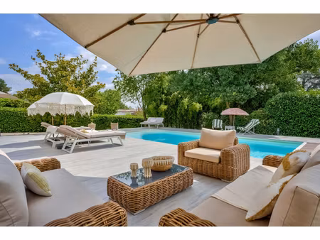 maison ecully 200 m2 - 5 chambres - climatisée - piscine - garage double