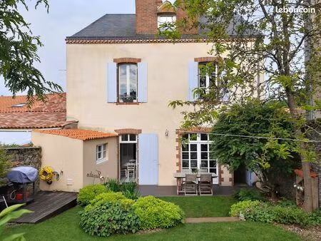 maison bourgeoise au coeur de la commune des essarts