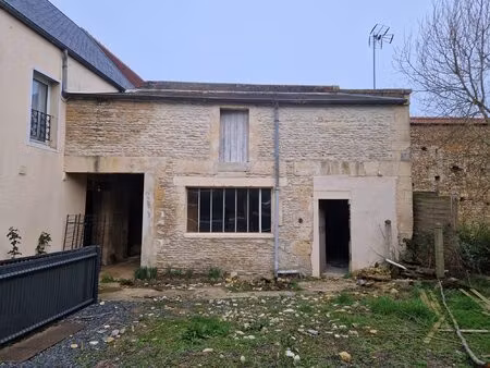 batiment en pierre a rehabiliter