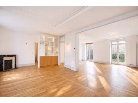 magnifique maison de centre-ville -rue de messier - avec jar