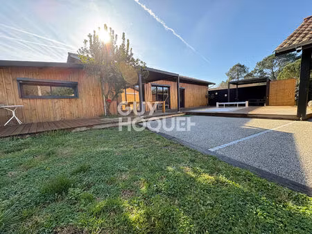 ensemble de 2 maisons avec piscine en bordure de foret