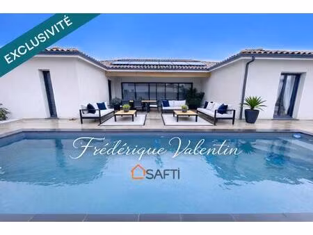 une villa où l’élégance contemporaine rencontre l’art de vivre.