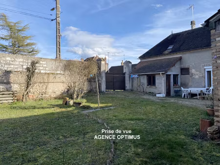 a vinneuf  une maison de village qui n'attend que votre proj