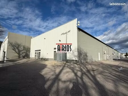 local industriel 300 m²