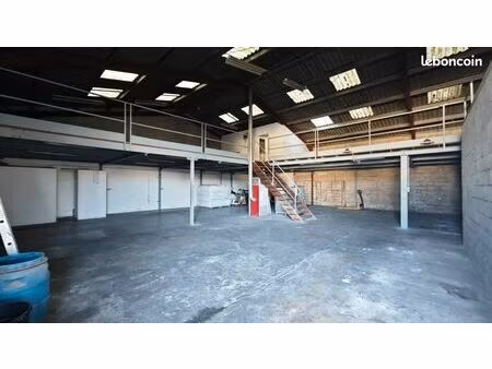 hangar  entrepôts  local industriel  dépôt