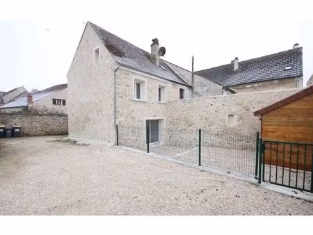 location maison  m² t-2 à château-thierry  740 €
