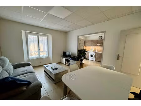 location appartement 3 pièces 52 m² à trets (13530)