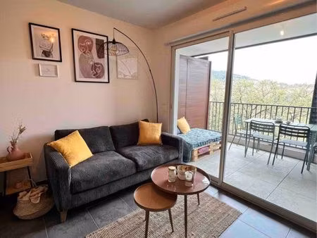t2 meublé 40 m² – résidence sécurisée – terrasse + parking – hyères