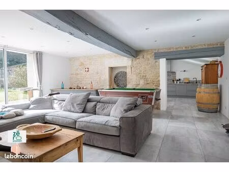 maison 6 pièces 218 m²