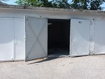 garage fermé sécurisé dans residence toulon centre/est